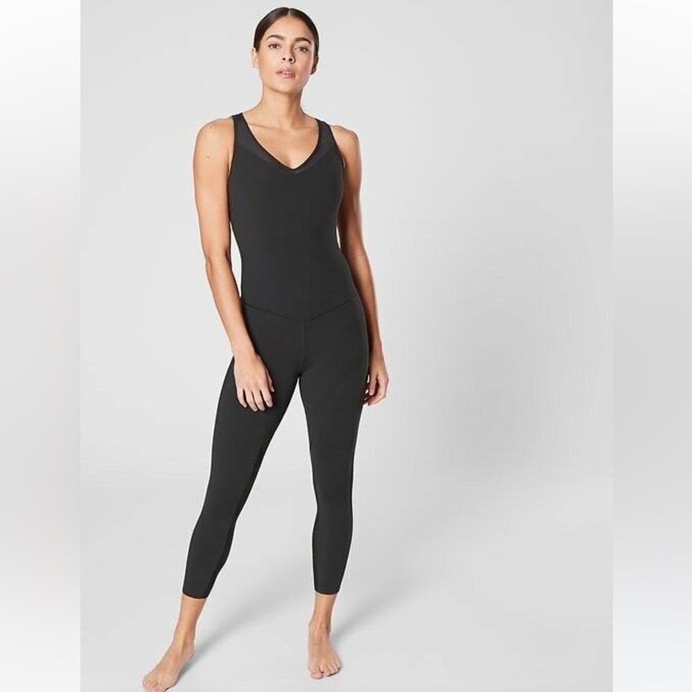 NWT! Athleta~Formation Bodysuit Powertiva, color Black. Size Medium.